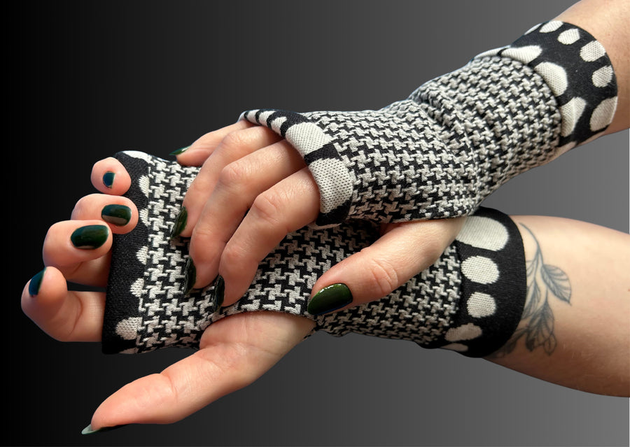 Organic cotton Wristees-Black and White