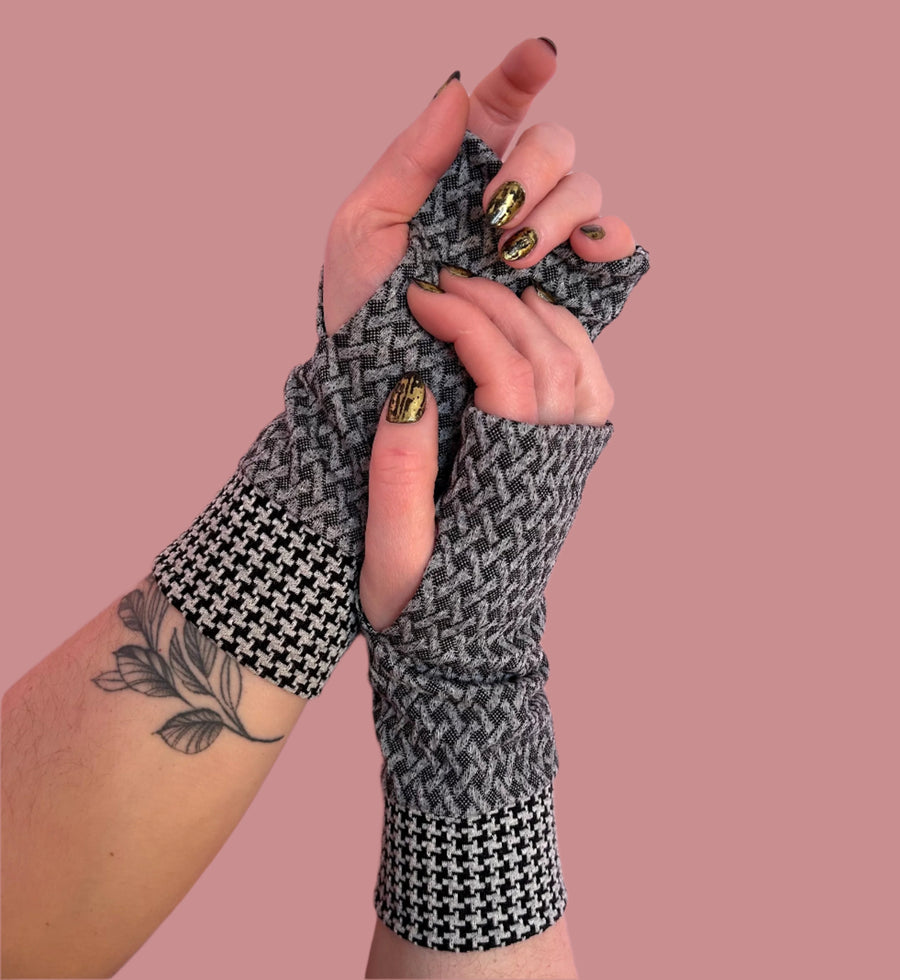 Organic Jacquard cotton wristees - Silver fenceknit