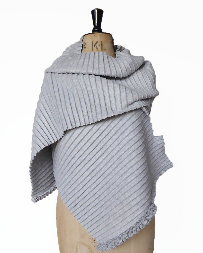 Pleated wrap with ruffle trim - Silver
