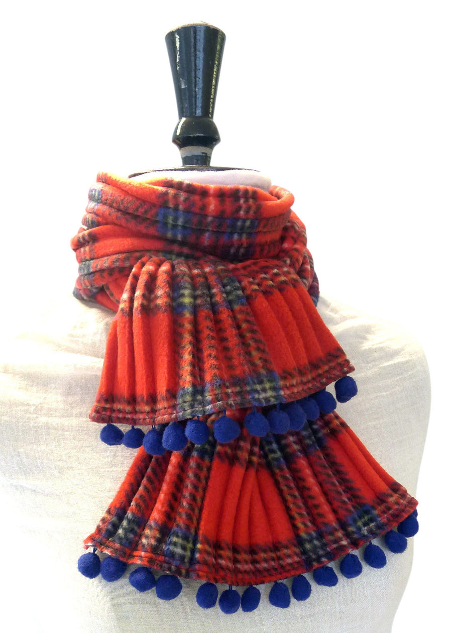 Pom pom scarf - Red tartan - annafalcke.com