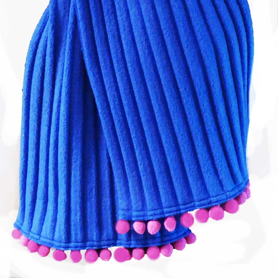 Pom pom scarf - Royal blue - annafalcke.com