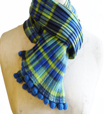 Pom pom scarf - Blue check - annafalcke.com